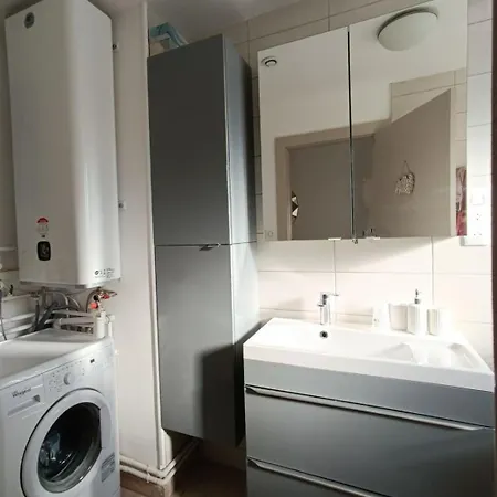 Centre, Calme, 95m Spacieux Appartement *