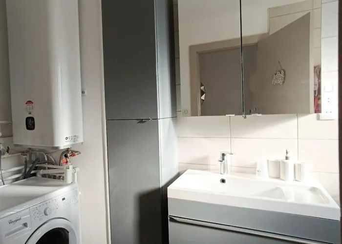 Centre, Calme, 95m Spacieux Appartement *