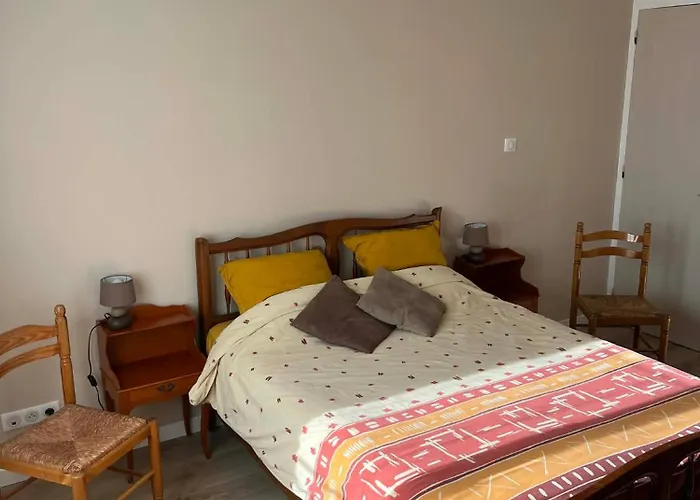 Centre, Calme, 95m Spacieux Appartement